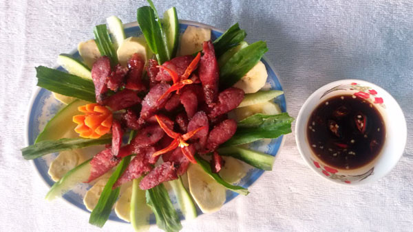 Tung lò mò không chỉ là món ăn quý của văn hóa, độc đáo về ẩm thực mà còn chan chứa tình cảm của người Chăm. Ảnh: Internet.