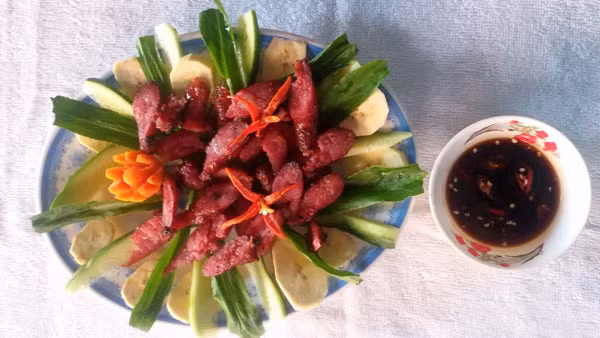 Tung lò mò không chỉ là món ăn quý của văn hóa, độc đáo về ẩm thực mà còn chan chứa tình cảm của người Chăm. Ảnh: Internet.