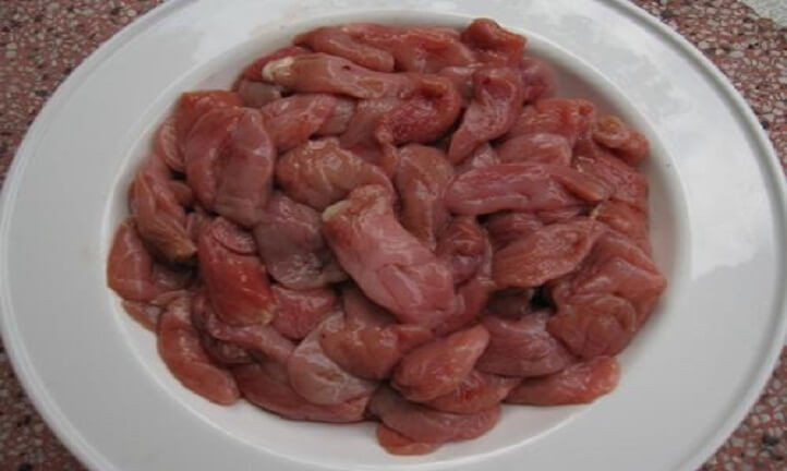 4. Bao tử cá basa nướng tỏi ớt: Nguyên liệu: Bao tử cá basa, tỏi băm, ớt băm, bột ớt, bột nghệ, sa tế, bột canh, bơ.