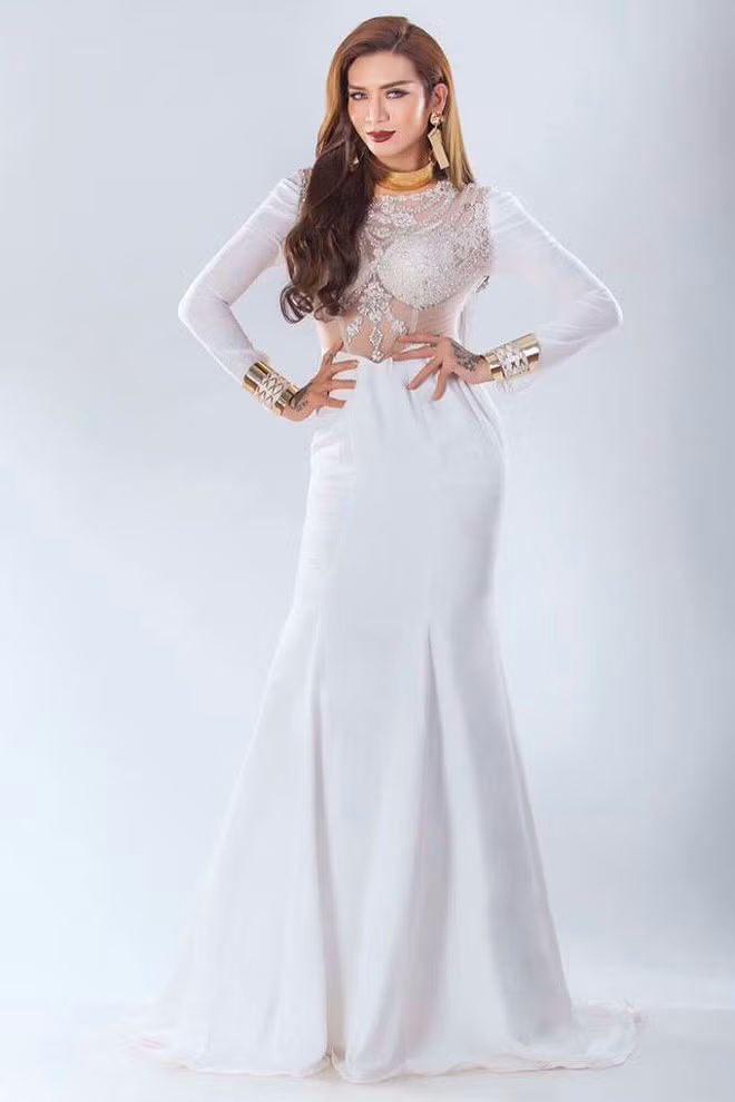 Phong cách thời trang nữ tính của anh chàng diễn viên này được đánh giá rất cao.