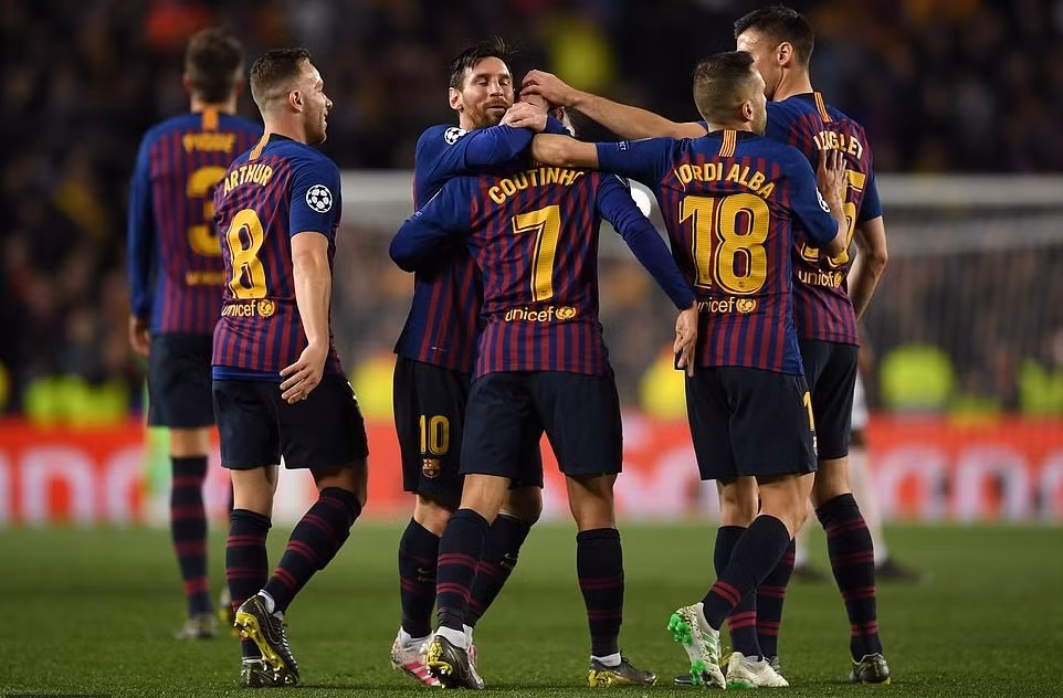 Messi choi sang, Barca tien MU roi Champions League-Hinh-4