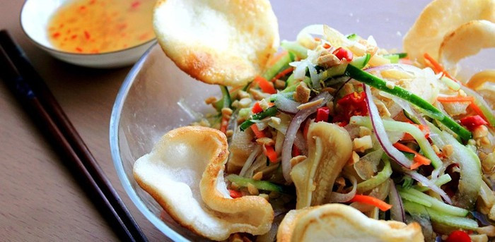 Gỏi bồn bồn cũng là một món mồi nhậu lai rai rất thú vị.