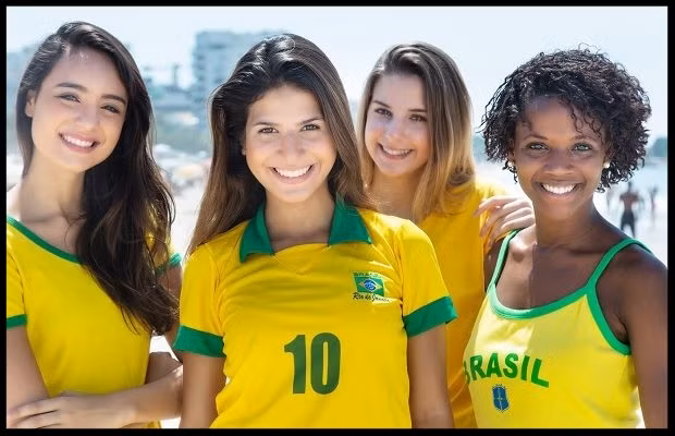 Dừa có mặt trong mọi quy trình làm đẹp của phụ nữ Brazil. Họ uống nước dừa hàng ngày, sử dụng dầu dừa đề làm mặt nạ, thoa các loại kem dưỡng ẩm có chiết xuất từ dừa… Đây cũng là loại quả giá mềm nhưng lại chứa nhiều khoáng chất và vitamin tốt cho sắc đẹp.
