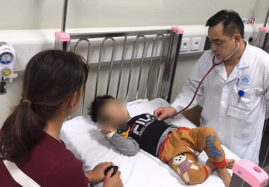 Be trai 7 thang tuoi suyt mat mang vi “than duoc” thuoc cam