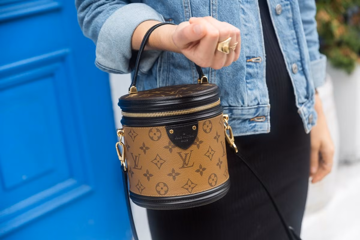 Tùy vào chất liệu da và họa tiết monogram mà mẫu túi này có giá từ 3.000 USD trở lên (khoảng 70 triệu đồng).