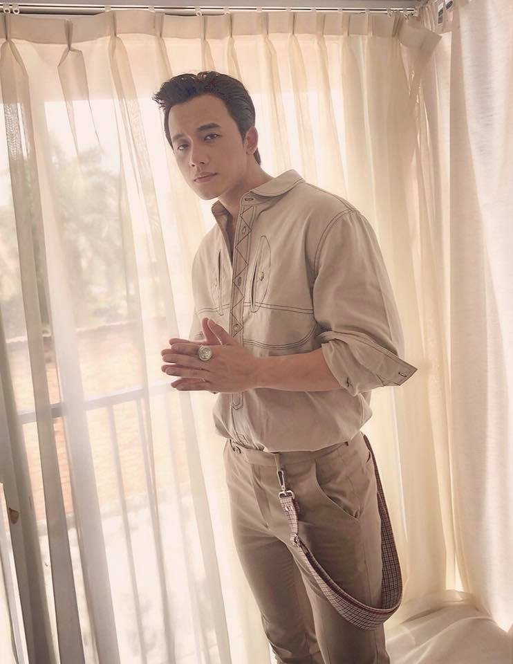 Mai Tài Phến thay đổi phong cách thời trang rất linh hoạt.