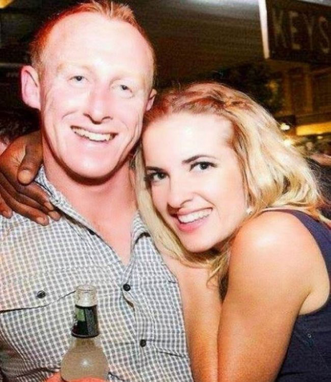 Tay ải tay ai chứ không phải tay em.