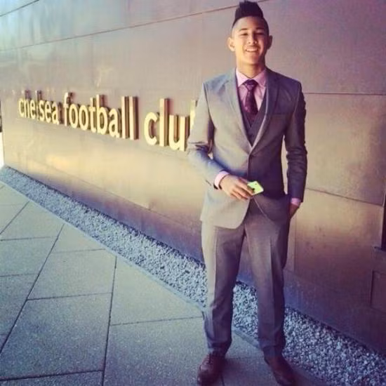 Qua trang phục, có thể thấy cầu thủ Brunei này rất yêu màu tím.