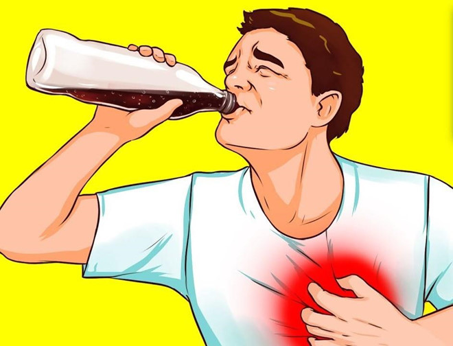 Vấn đề về tim: Nồng độ cholesterol xấu tăng lên làm tăng nguy cơ đau tim. Nếu uống một lon đồ uống có ga mỗi ngày, bạn có nguy cơ cao bị tăng huyết áp. Đặc biệt, ở phụ nữ, khả năng mắc bệnh tiểu đường loại 2 rất cao. Một nghiên cứu của Đại học Miami (Mỹ) phát hiện những người có thói quen uống nước ngọt hàng ngày có nguy cơ bị bệnh tim mạch tới 61%.