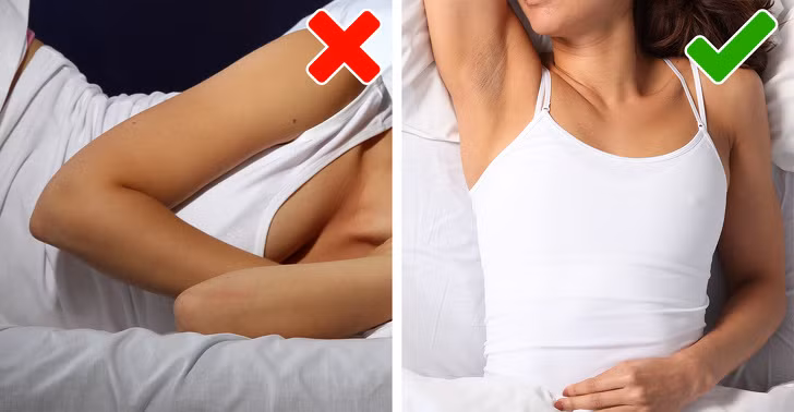 Nằm thẳng khi ngủ: Thói quen nằm ngủ nghiêng hay nằm sấp là nguyên nhân chính gây ra nếp nhăn ở ngực. Tốt nhất, bạn nên nằm ngửa khi ngủ để giúp giảm hình thành nếp nhăn và ngăn ngực chảy xệ. Để hình thành thói quen nằm ngửa khi ngủ, bạn có thể kê hai chiếc gối mỏng bên cạnh vai hoặc đặt một chiếc gối dưới đầu gối.