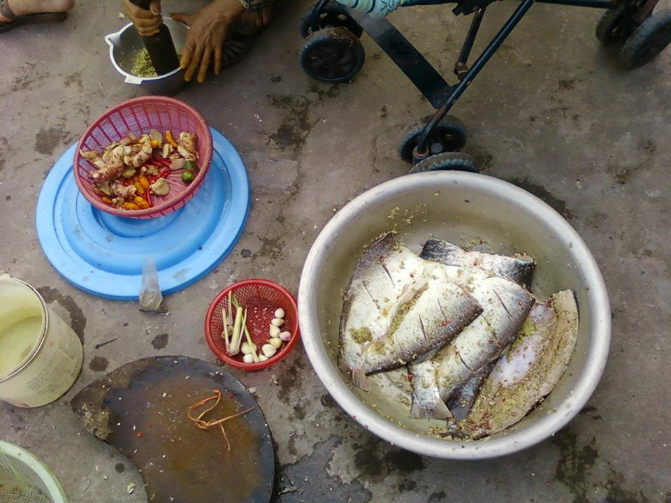 Để làm món cá nướng Thái Xuyên, nguyên liệu thường là những loại cá nước ngọt cho thịt thơm ngon và dai như cá trắm đen, cá trắm cỏ, cá trôi...Nhưng loại cá nướng ngon nhất vẫn là cá trắm đen.