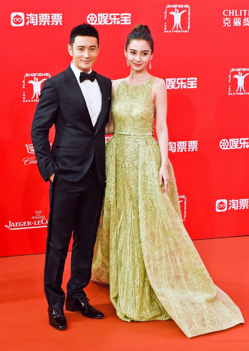 Angelababy chuộng những bộ đầm có phần chân váy xòe bồng khi xuất hiện trên thảm đỏ.