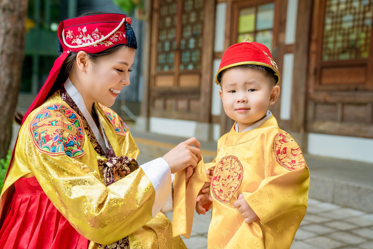 Hoa hau Nguyen Thi Thuy: “Be Gia Bao la bau vat cua gia dinh toi”
