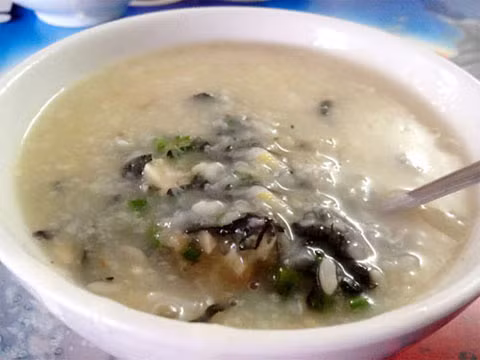 Ở miền biển, trong nhiều loại hải sản, con Hà được đánh giá không chỉ ngon mà còn rất bổ dưỡng hơn nữa giá lại rất bình dân. Hà có thể chế biến được nhiều món ngon. Một trong những món được nhiều người ưa thích là: Cháo hà.