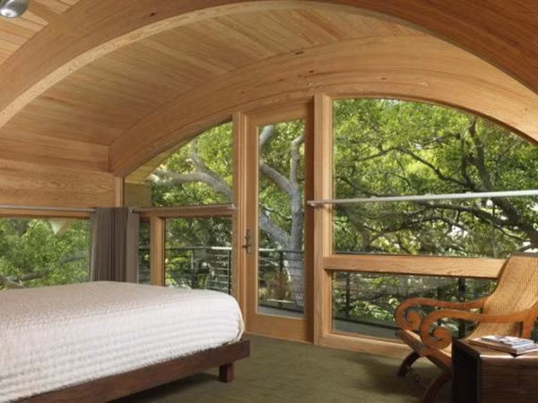 Phòng ngủ như chơi vơi trên ngọn cây.