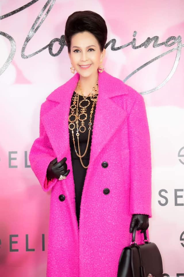 Ở tuổi U60, Diễm My vẫn là một trong những mỹ nhân hàng đầu của làng giải trí Việt nhờ vào nhan sắc không tuổi cùng phong cách ăn mặc thời thượng.