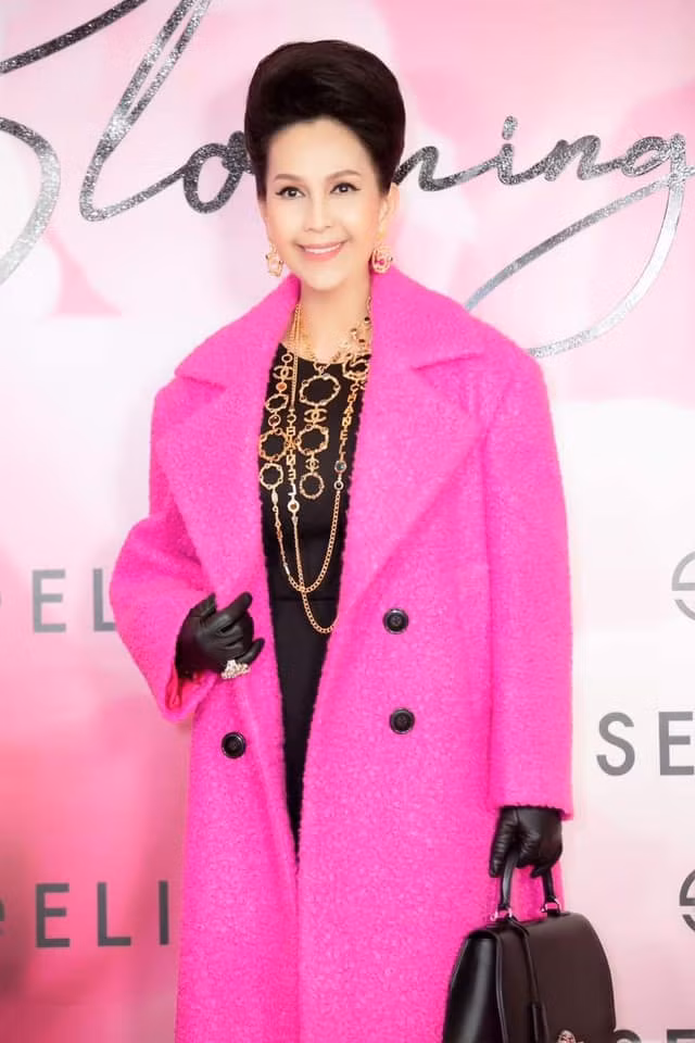 Ở tuổi U60, Diễm My vẫn là một trong những mỹ nhân hàng đầu của làng giải trí Việt nhờ vào nhan sắc không tuổi cùng phong cách ăn mặc thời thượng.