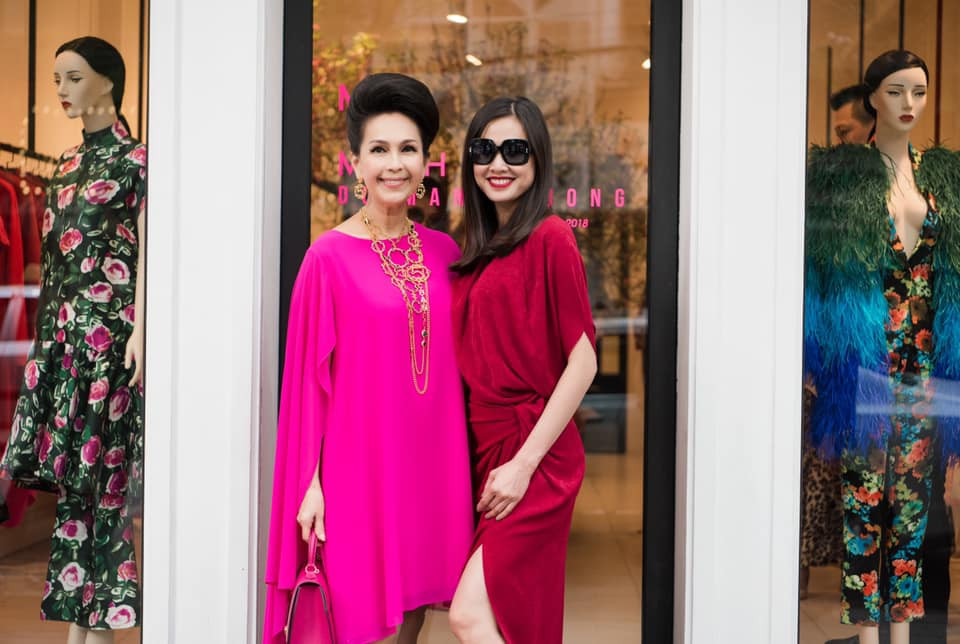 Nữ diễn viên luôn tạo được dấu ấn riêng nhờ phong cách thời trang ổn định, có màu sắc cá nhân.