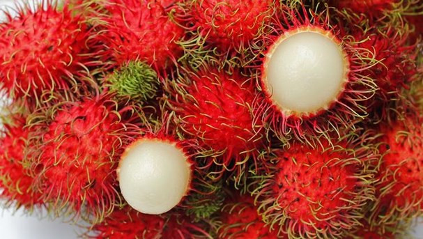 Chôm chôm cũng nằm trong danh sách trái cây có tính nóng và thông thường chúng thịnh hành ở phía Nam. Những loại trái cây này sẽ khiến cho cơ thể bạn nóng hơn và khi dùng nó chắc chắn không tránh khỏi mụn nhọt.