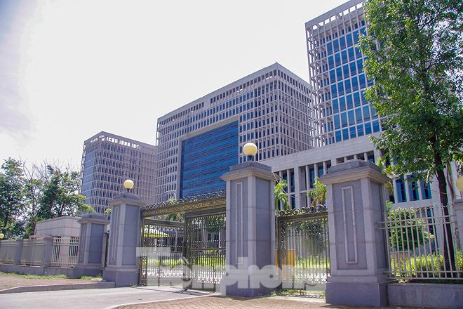 Bộ Xây dựng cho biết thêm, để gỡ vướng cho trụ sở nghìn tỉ dở dang, Ban quản lý dự án của Bộ Ngoại giao cần xác định lại kế hoạch tổng thể triển khai tiếp dự án và tổng mức đầu tư điều chỉnh dự án.