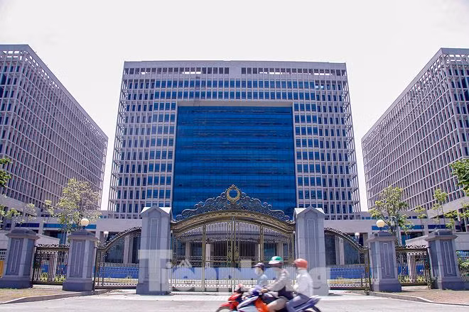 Bộ Xây dựng vừa có văn bản gửi Văn phòng Chính phủ về việc xin cơ chế đặc thù của dự án đầu tư xây dựng trụ sở Bộ Ngoại giao. Bộ Xây dựng cho rằng, việc lập một dự án mới để thi công tiếp trụ sở chỉ xử lý tình huống, chưa giải quyết triệt để các vướng mắc dự án.