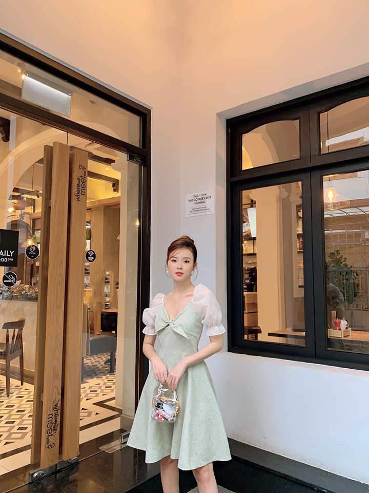 Thay vào đó, Midu bổ sung các thực phẩm có lợi như cam, dưa hấu, thơm, sữa chua vừa có tác dụng đẹp da vừa giúp mỡ bụng thon gọn trở lại. Đây cũng là những món ăn người đẹp yêu thích.