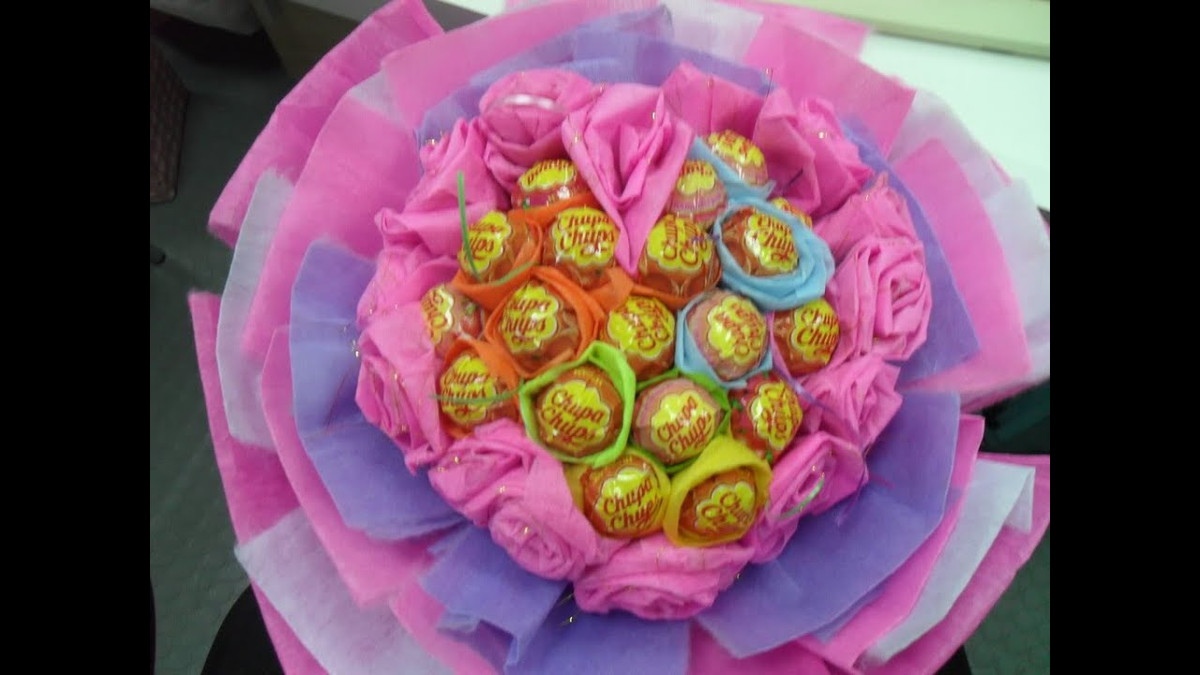 Kẹo mút nhìn đơn giản nhưng là món ăn vặt yêu thích của nhiều cô nàng hảo ngọt.