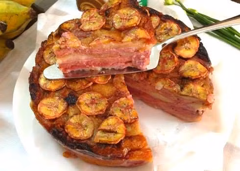 Bánh chuối nướng: Bánh được làm từ các nguyên liệu rất đơn giản: vài miếng bánh mì cũ, vài trái chuối chín rục, ít sữa tươi hoặc nước cốt dừa hoặc cả hai. Tuy cách làm đơn giản nhưng bánh vẫn có hương vị khó cưỡng với màu vàng ươm bắt mắt.