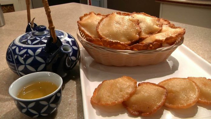 Bánh tai yến: Ban đầu bánh được gọi là bánh tổ yến vì hình dạng của bánh, nhưng lâu dần người ta đọc trại ra thành bánh tai yến. Loại bánh này cực kì phổ biến và gần như có mặt ở khắp các con phố ở Sài Gòn.