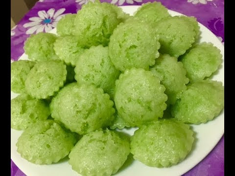 Bánh bò rễ tre là món ngon dân dã của người miền Tây. Món bánh này có cách làm đơn giản nhưng đòi hỏi sự tỉ mỉ, chính xác cao mới làm nên những mẻ bánh bò thơm ngon.