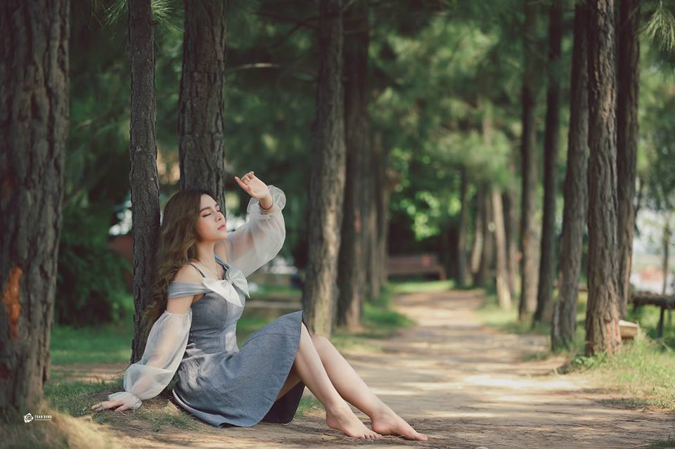 Diệp Anh cũng rất hợp với những kiểu đầm điệu đà, thướt tha. Ảnh: FBNV.