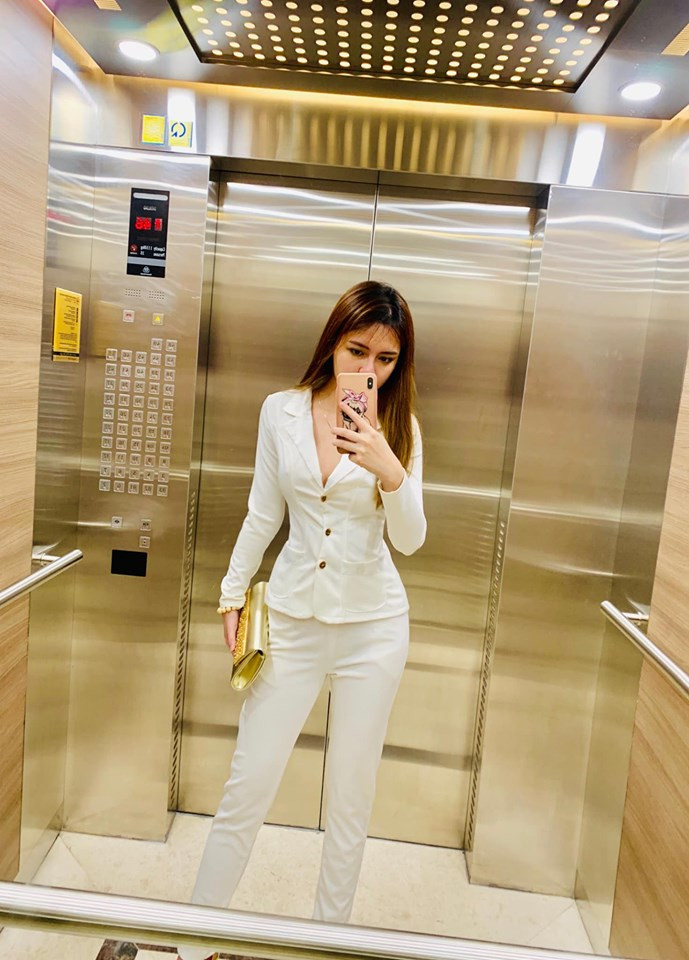 Nàng hot girl gốc Tuyên Quang này thường xuyên diện những thiết kế khoe vòng 3 bốc lửa và thân hình nóng bỏng.