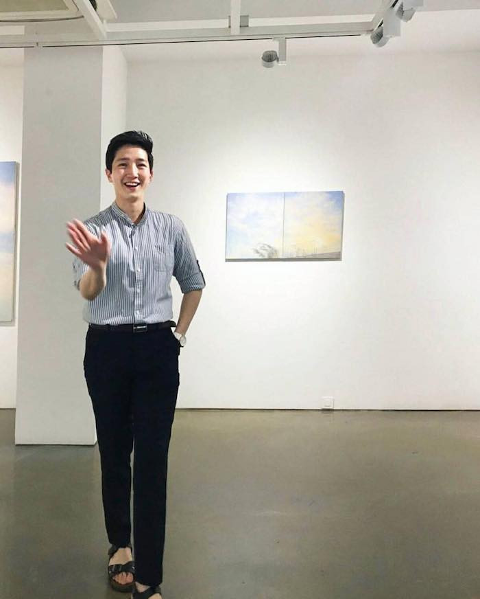 Với phong cách thời trang lịch lãm và gương mặt điển trai, nhiều người còn lầm tưởng anh là người mẫu.