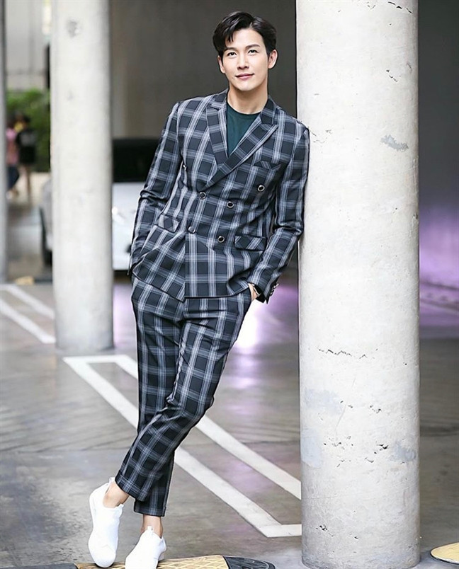  Các bộ suit của Push đa phần có phong cách tương đối giống nhau, chỉ khác màu sắc nhưng vẫn khiến Push ''đốn tim'' biết bao fan nữ.