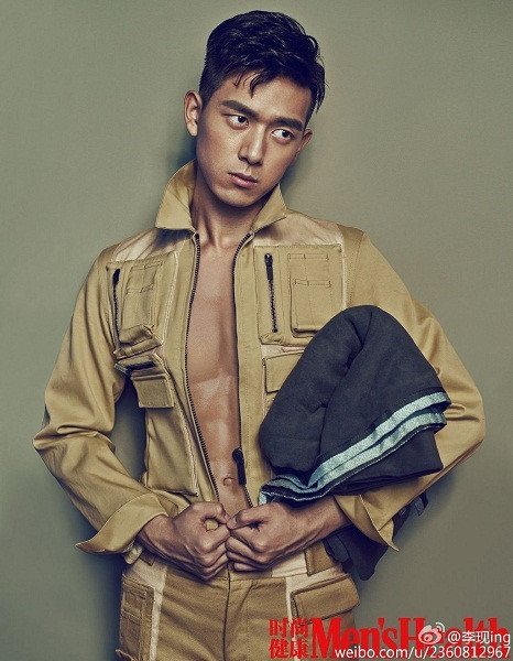 Đời thường hay khi ghi hình các show truyền hình, Lý Hiện chuộng trang phục denim, quần áo phong cách thể thao khỏe khoắn.