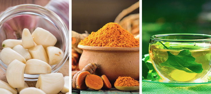 Ăn chất làm loãng máu tự nhiên: Mặc dù các bác sĩ có thể kê toa thuốc làm loãng máu cho bạn nhưng cũng có một số cách tự nhiên. Việc thêm tỏi sống, bột nghệ và trà gingko vào chế độ ăn uống hàng ngày có thể làm giảm nguy cơ đông máu.