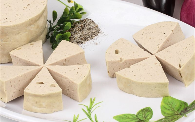 Giò là món ăn đặc biệt không thể thiếu trong mâm cỗ Tết của người Việt mang lại phúc lộc may mắn. Món ăn này vừa đơn giản mà lại vô cùng ý nghĩa.