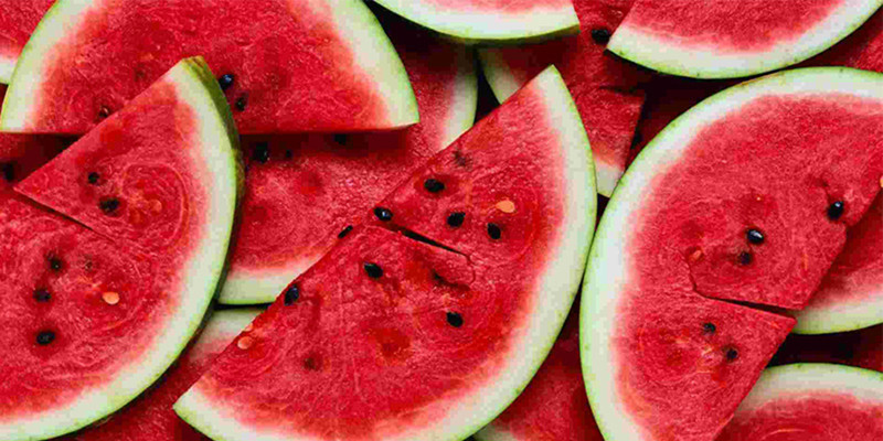 Dưa hấu:Là một trong những loại trái cây tăng cường sinh lý nam tự nhiên. Trong dưa hấu chứa đầy các chất lycopen, beta-caroten tốt cho sức khỏe và cho trái tim đồng thời làm tăng lưu lượng máu tới dương vật, tăng cương cứng giúp cuộc yêu viên mãn.