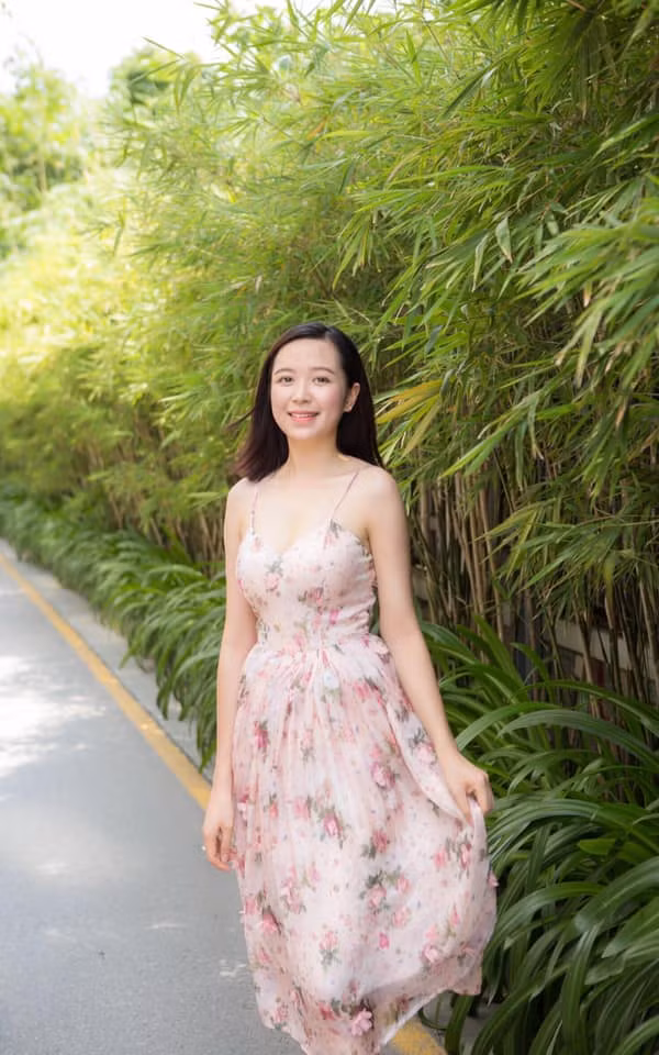 Những kiểu váy hoa được cô nàng yêu thích trong các chuyến du lịch.