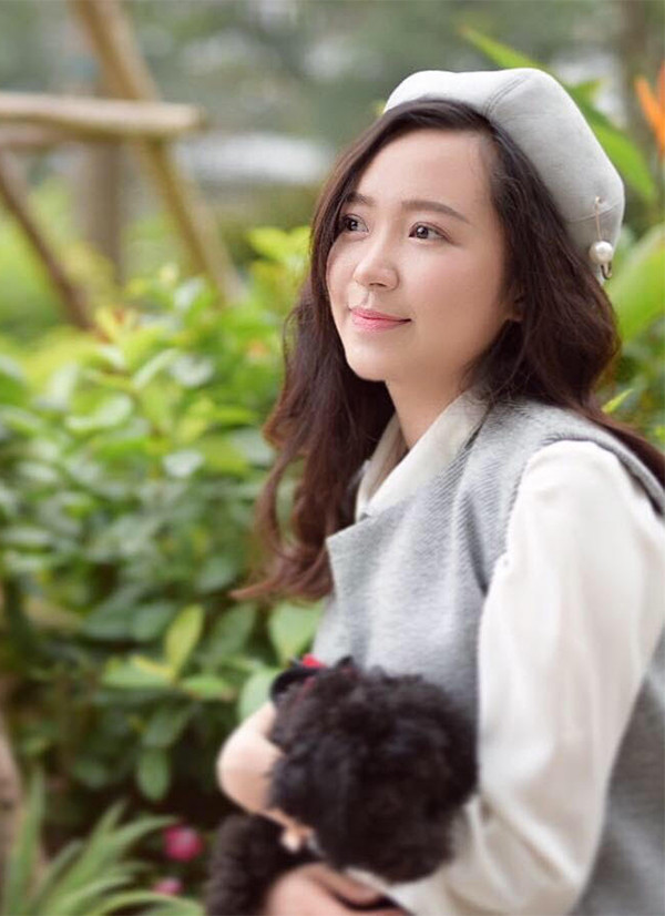 Có lúc, cô ăn mặc thời thượng, cá tính.