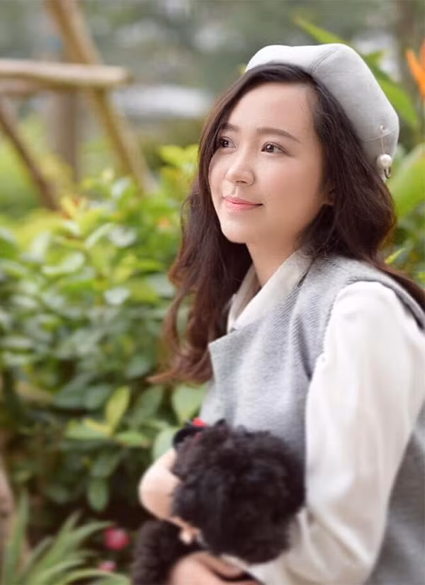 Có lúc, cô ăn mặc thời thượng, cá tính.