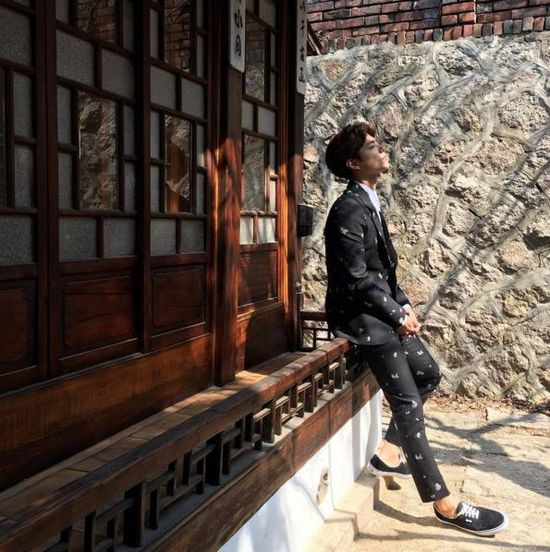 Phong cách thời trang đa dạng khiến nam diễn viên luôn ghi điểm trong mắt khán giả mỗi khi xuất hiện.
