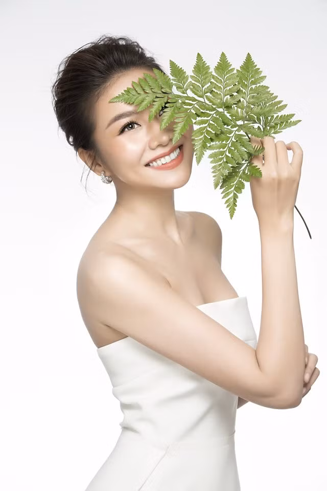 Ngoài ra, bí quyết giữ dáng đẹp khác của Thanh Hằng chính là thay dầu ăn bình thường bằng dầu oliu, dầu vừng để vừa giúp cơ thể giảm cân và an toàn sức khỏe, tránh bệnh tim mạch. Ảnh: FBNV.