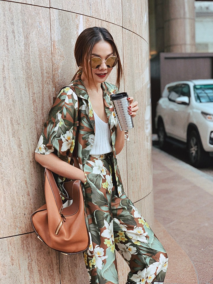 Thay vì ăn 3 bữa chính như thông thường, Thanh Hằng chia thành 5 – 6 bữa nhỏ mỗi ngày. Việc chia nhỏ các bữa ăn như vậy sẽ giúp chị tránh được cảm giác thèm ăn và ăn nhiều.