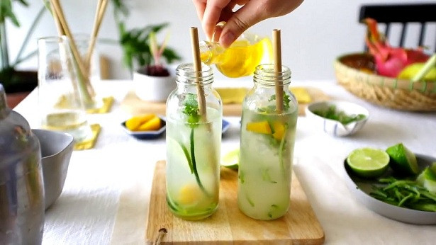 Ống hút tre: Khác với ống hút bằng nhựa chỉ dùng được một lần, ống hút tre có thể sử dụng nhiều lần trong khoảng từ 5 - 6 tháng, thậm chí là 1 năm nếu ống vẫn giữ được màu sắc và tình trạng.