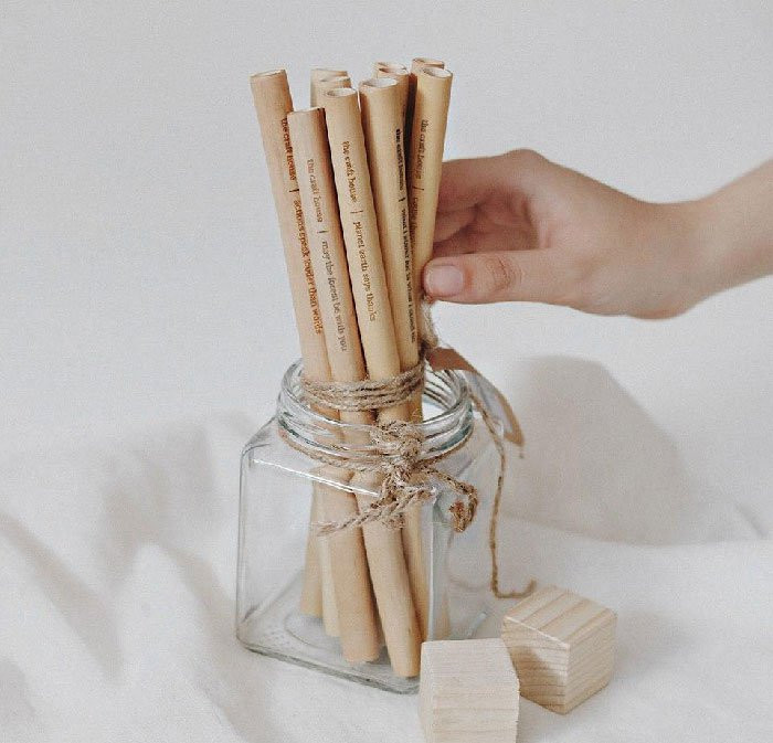 Tuổi thọ của ống hút tre tùy vào cách bảo quản của bạn, khi ống hút có dấu hiệu xuống màu, cũ đi hãy trả nó lại về với thiên nhiên.