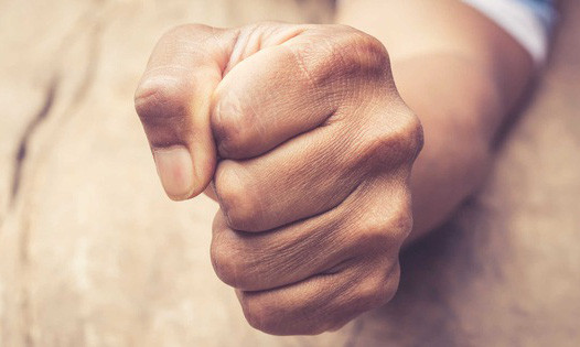 Đẩy nhanh sự lão hóa của não: Khi tức giận, làm tăng áp lực lên mạch máu não, trong máu não tăng các chất độc nhiều nhất, làm đẩy nhanh quá trình lão hóa não.