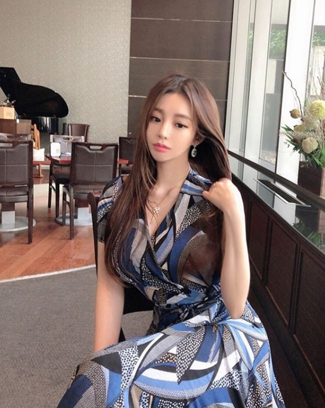 Người đẹp cũng chăm đắp mặt nạ từ đất sét để có làn da mịn màng, trắng hồng.