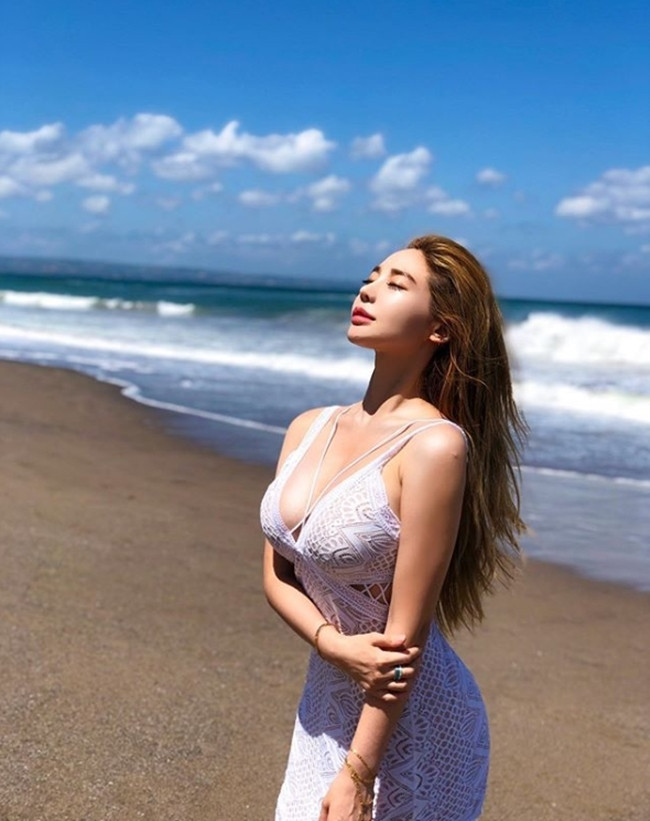 Vóc dáng hoàn hảo của người đẹp xứ Kim chi có được nhờ tập yoga và pilates, hai bộ môn đang rất thịnh hành đối với phái đẹp trên toàn thế giới.