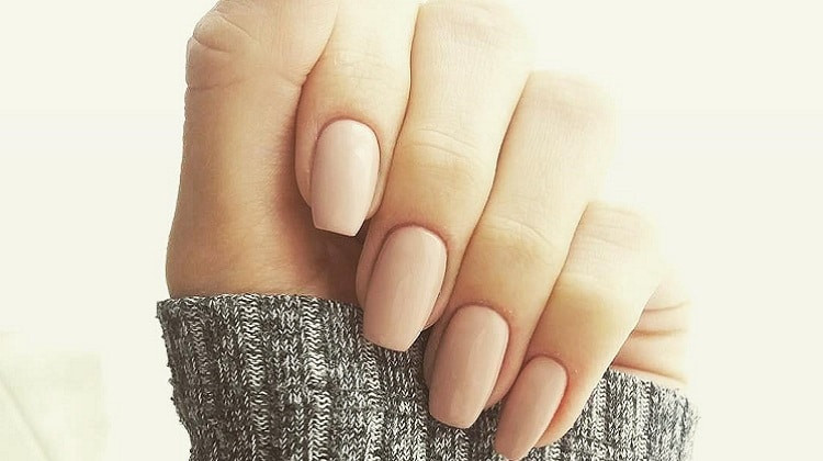 Nail màu nude giúp diện mạo nàng trở nên dịu dàng, ngọt ngào và nữ tính hơn.